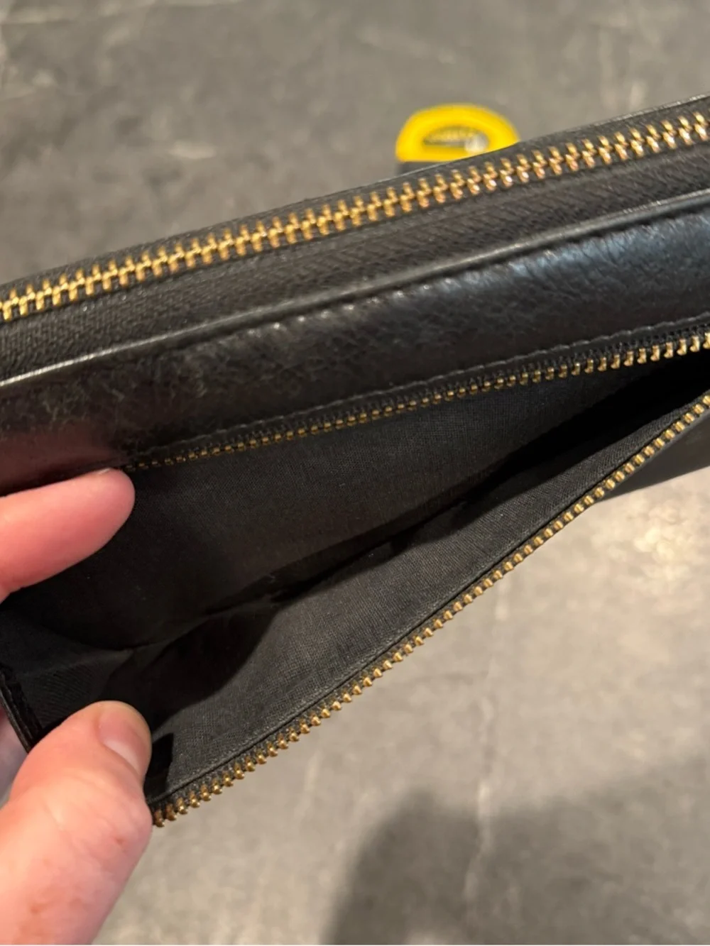 Fossil Zip Around black leather wallet vintage
